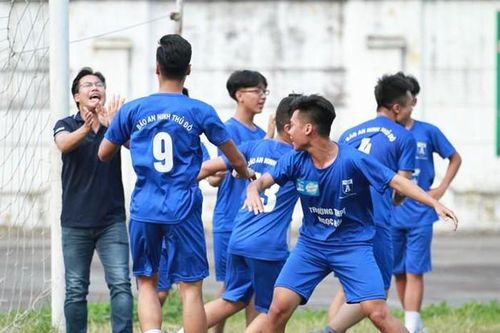 8 màn chạm trán căng thẳng nhất ngày khép lại vòng bảng