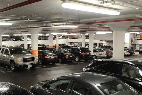 Hồng Kông: Một chỗ đỗ xe vị trí đẹp được bán với giá gần 1 triệu USD