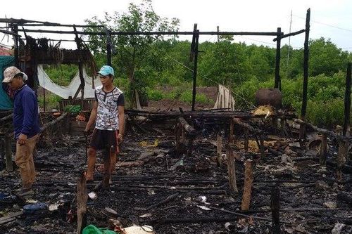 Cà Mau: Cháy nhà lúc rạng sáng, 7 đứa trẻ may mắn thoát nạn