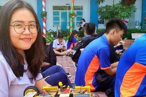 Học sinh thích thú với cuộc thi thiết kế xe bằng năng lượng mặt trời