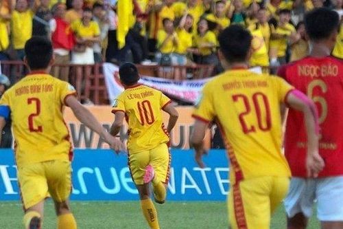 Văn Thắng tỏa sáng, Thanh Hóa FC chính thức trụ hạng