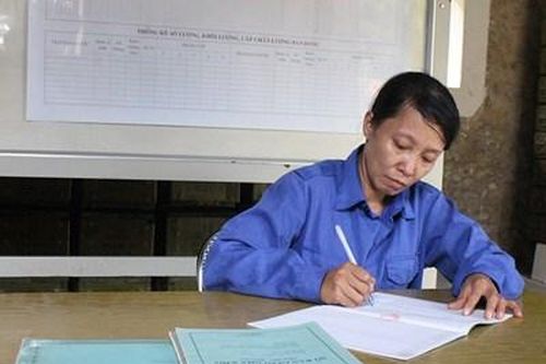 Nữ thủ kho chuyên cần