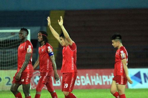 Tiền vệ Vương Quốc Trung: Từ trụ cột ở đất Cảng thành 'người thừa' ở xứ Thanh