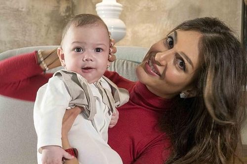 Hoa hậu Moscow lần đầu khoe con cựu vương Malaysia: 'Bé giống hệt cha'