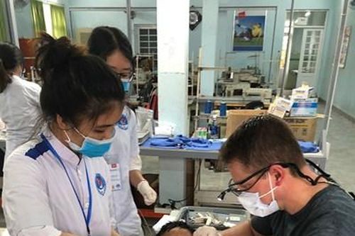 MOA khám bệnh miễn phí và trao đổi chuyên môn y khoa tại miền Trung Việt Nam