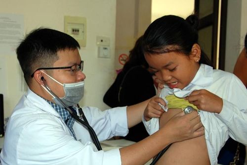 388 trẻ em nghi bị tim bẩm sinh được khám sàng lọc, tư vấn điều trị