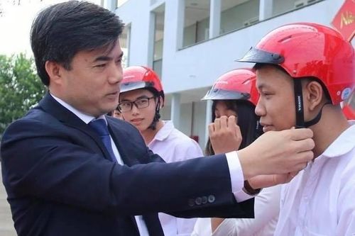 Phát động học sinh, sinh viên chấp hành nghiêm luật an toàn giao thông