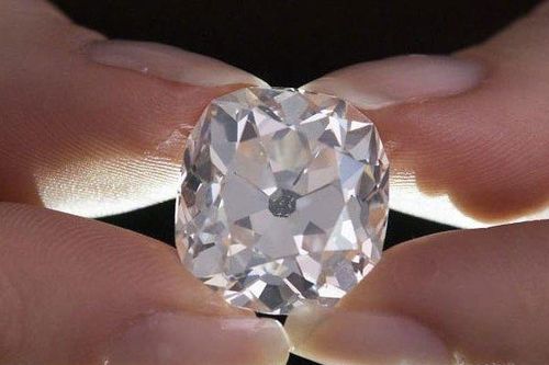 Mua nhẫn cũ hơn 200 nghìn sau 30 năm mới phát hiện ra là kim cương giá gần 20 tỷ đồng
