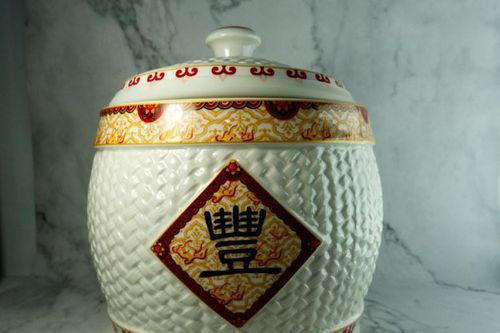 Chuyên gia phong thủy chỉ 'điểm vàng' đặt hũ gạo trong nhà để tụ lộc