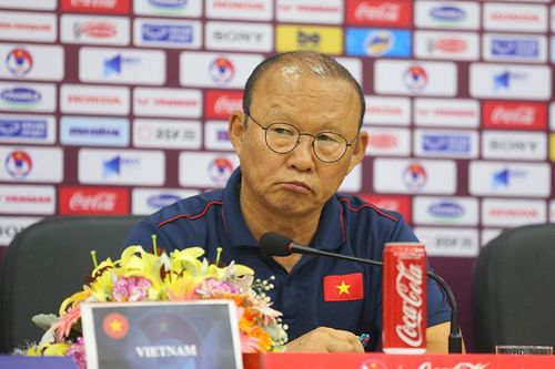 HLV Park Hang Seo: 'UAE sẽ chơi tất tay trước tuyển Việt Nam'