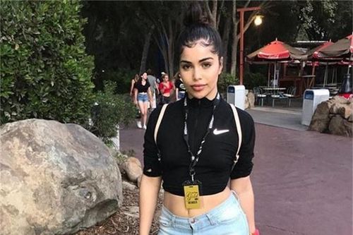 Streamer siêu vòng ba gây sốc khi chia sẻ về phương thức 'khoe đùi kéo view' của mình