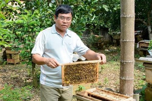 Những cán bộ người dân tộc thiểu số gương mẫu, nhiệt tình với công việc