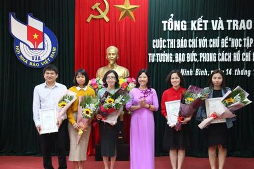Trao giải cuộc thi báo chí với chủ đề: 'Học tập và làm theo tư tưởng, đạo đức, phong cách Hồ Chí Minh' năm 2019