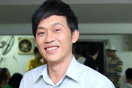 Hoài Linh và dàn nghệ sĩ vui mừng với chiến thắng của tuyển Việt Nam