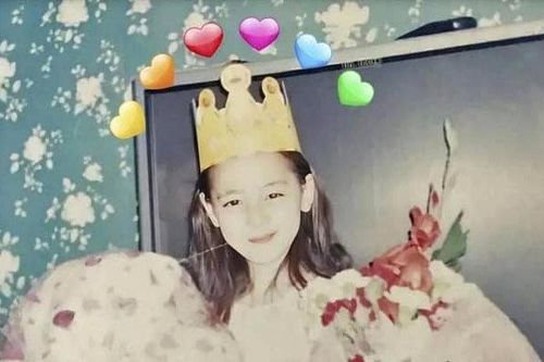 Lộ loạt ảnh thời thơ ấu của Địch Lệ Nhiệt Ba