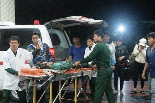 Ngư dân bất ngờ bị tời cần cẩu va đập mạnh gây chấn thương nghiêm trọng