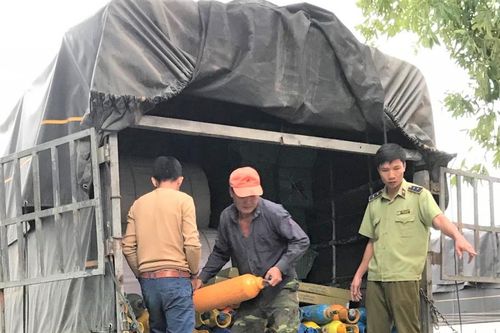 Quảng Bình: Bắt giữ 100 bình chứa khí gây cười N2O