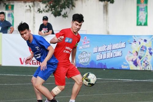 Vào chung kết, CĐV vỡ òa sung sướng, cầu thủ THPT Lê Văn Thiêm bật khóc