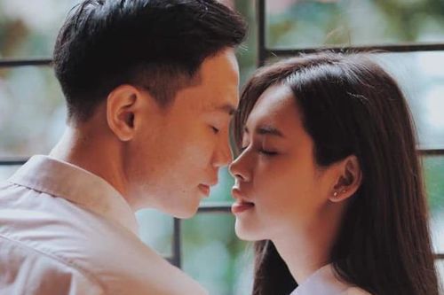 Chuyện tình 10 năm của top 5 Hoa hậu Hoàn vũ và bạn trai thời cấp 3