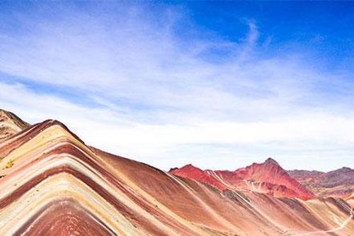 Chiêm ngưỡng ngọn núi 'cầu vồng' có màu sắc sặc sỡ ở Peru