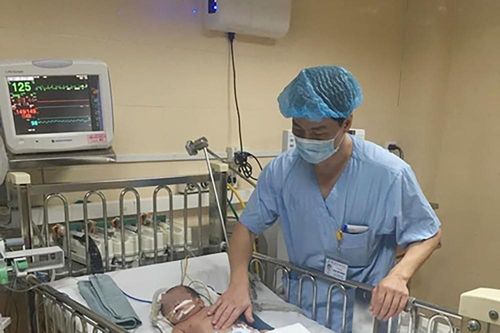 Hai anh em ruột tử vong vì nhiễm khuẩn Whitmore