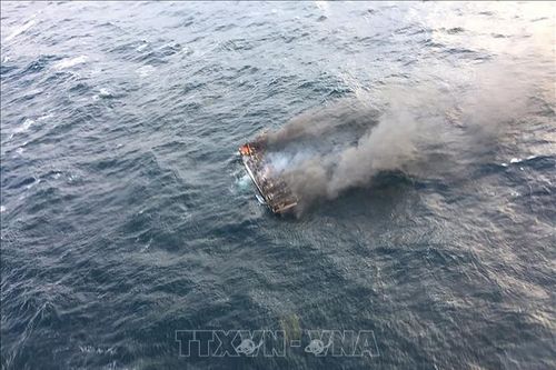 Tổng thống Hàn Quốc chỉ thị ưu tiên tối đa cứu hộ nạn nhân vụ cháy tàu cá có công dân Việt Nam