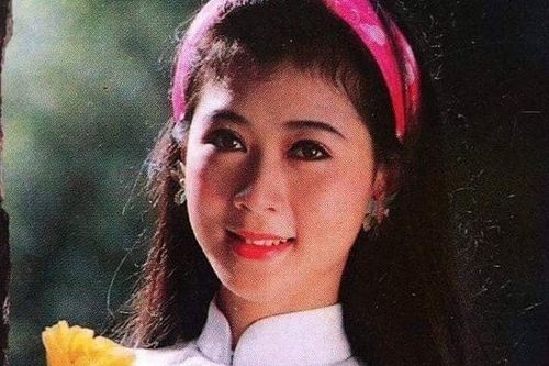 'Nữ hoàng ảnh lịch' Diễm Hương có 4 con, định cư ở Malaysia