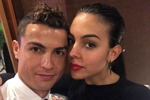 Người hâm mộ ngỡ ngàng trước tin C.Ronaldo đã bí mật 'rước nàng về dinh'