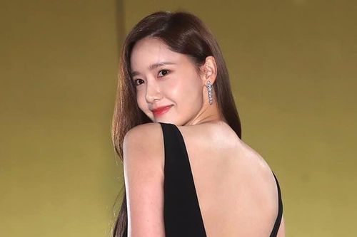 Yoona nổi bật tại sự kiện nhờ diện váy khoe lưng trần