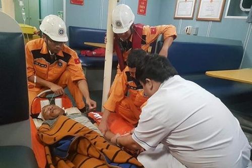 Kịp thời cứu thuyền viên bị chấn thương sọ não
