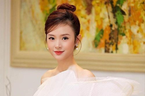 Hot girl Việt tai tiếng, khoe thân có cửa nào tấn công showbiz?