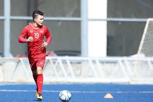 Quang Hải, Văn Hậu đá chính trước U22 Lào