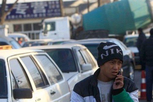 Tài xế ở Bắc Kinh kết hôn giả để có biển số xe lưu thông trong thành phố vì… quá ô nhiễm