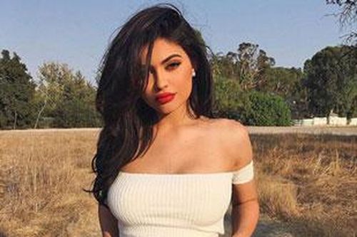 Bí quyết ăn sáng như người đẹp Kylie Jenner để có vóc dáng đồng hồ cát