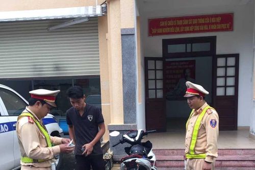 Xử lý vi phạm nhóm thanh niên phóng ẩu, bốc đầu xe trên đèo Hải Vân