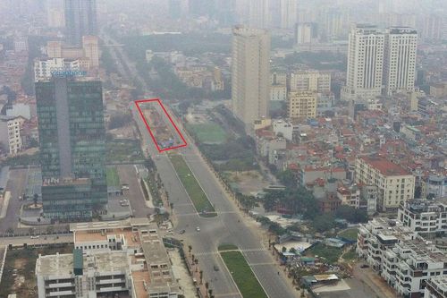 Rào chắn đường Nguyễn Văn Huyên phục vụ thi công công trình giao thông