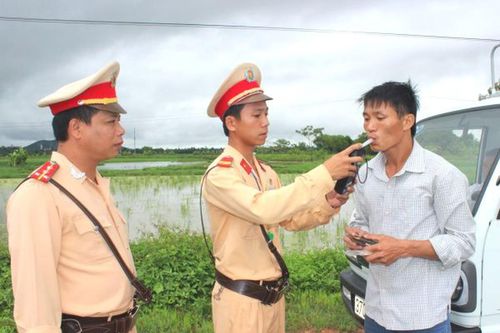 Đề xuất tăng mức xử phạt đối với lái xe có nồng độ cồn