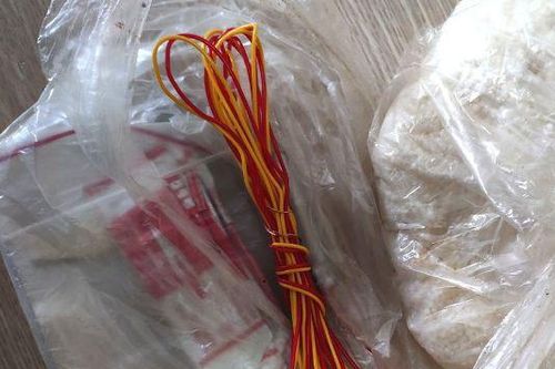 Chặn 2 người đàn ông mang kíp nổ, lưỡi dao mổ lên tầu bay