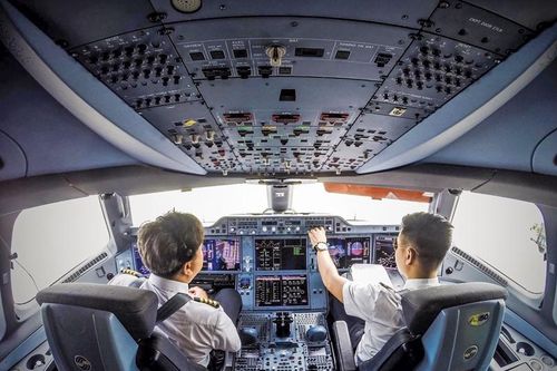 Hàng không: Lương 300 triệu đồng/tháng vẫn thiếu nghiêm trọng phi công và nhân lực kỹ thuật cao
