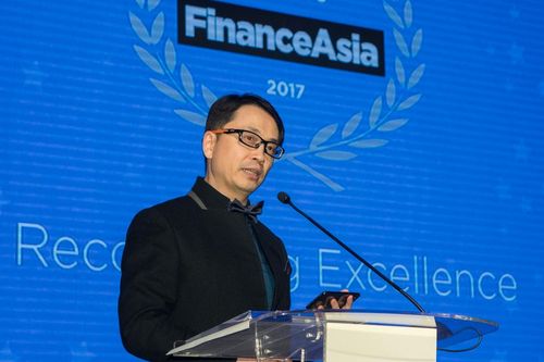 Thiếu niên bán dạo mì ăn liền trở thành tỷ phú Trung Quốc như thế nào?