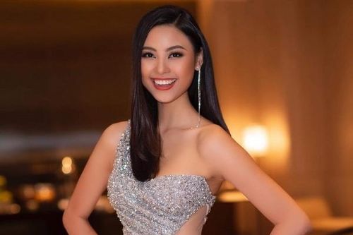 Người đẹp Đào Thị Hà khoe chân dài sexy với đầm xẻ táo bạo