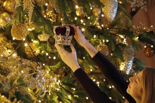 Choáng ngợp trước những cây thông Noel đắt giá nhất thế giới