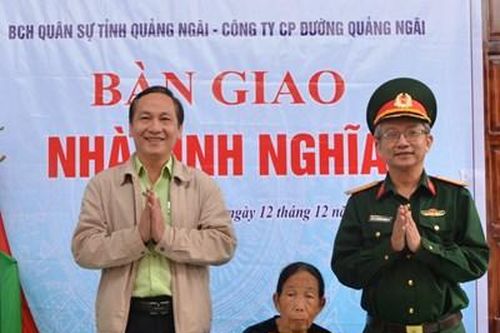 Bàn giao nhà tình nghĩa tặng thương binh Trương Thị Sợi