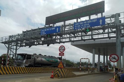 Ngày đầu thu phí, BOT Ninh Xuân buộc phải xả trạm