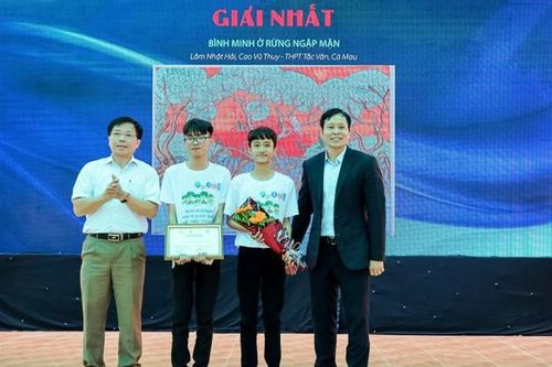 Trao giải cuộc thi vẽ tranh 'Rừng ngập mặn bảo vệ cuộc sống, giảm thiểu tác động của biến đổi khí hậu'