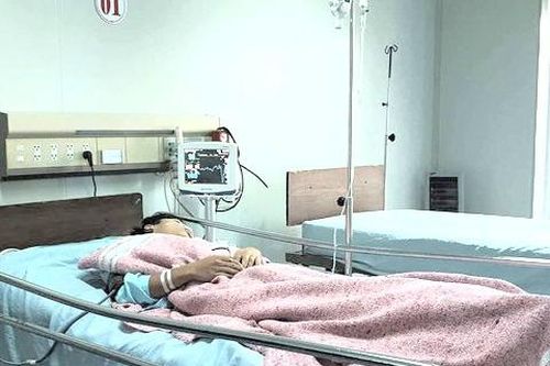 Học sinh lớp 9 đâm học sinh lớp 12 trọng thương
