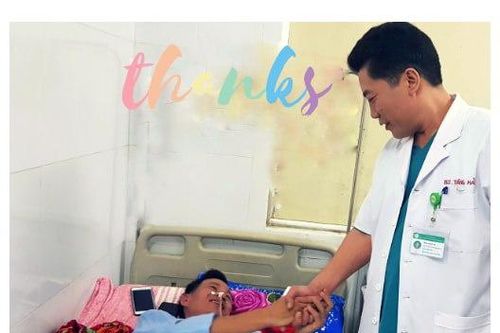 Suýt mất mạng vì uống 'nước thần' chữa hóc xương cá