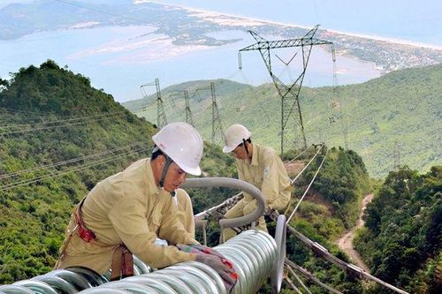 Giá thành sản xuất kinh doanh điện năm 2018 là 1.727 đồng/kWh