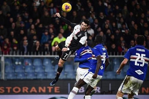 Ronaldo bật cao như Iron Man, đánh đầu ghi bàn như thế nào?