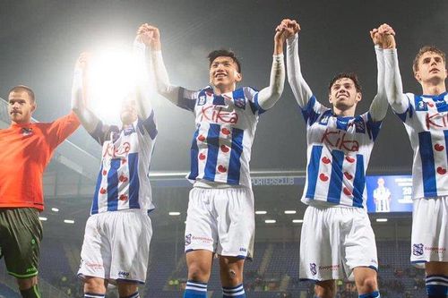 Báo Hà Lan: 'HLV CLB Heerenveen dùng Văn Hậu vì tài trợ'